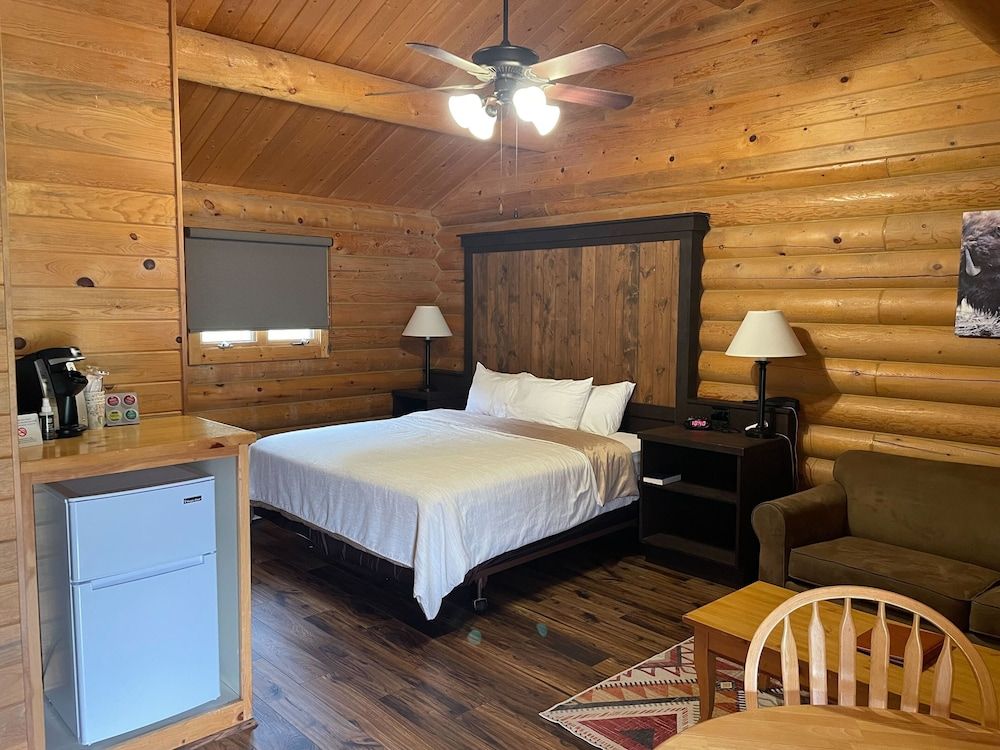 320 Guest Ranch Deluxe One Room Cabin w/ Kitchenette