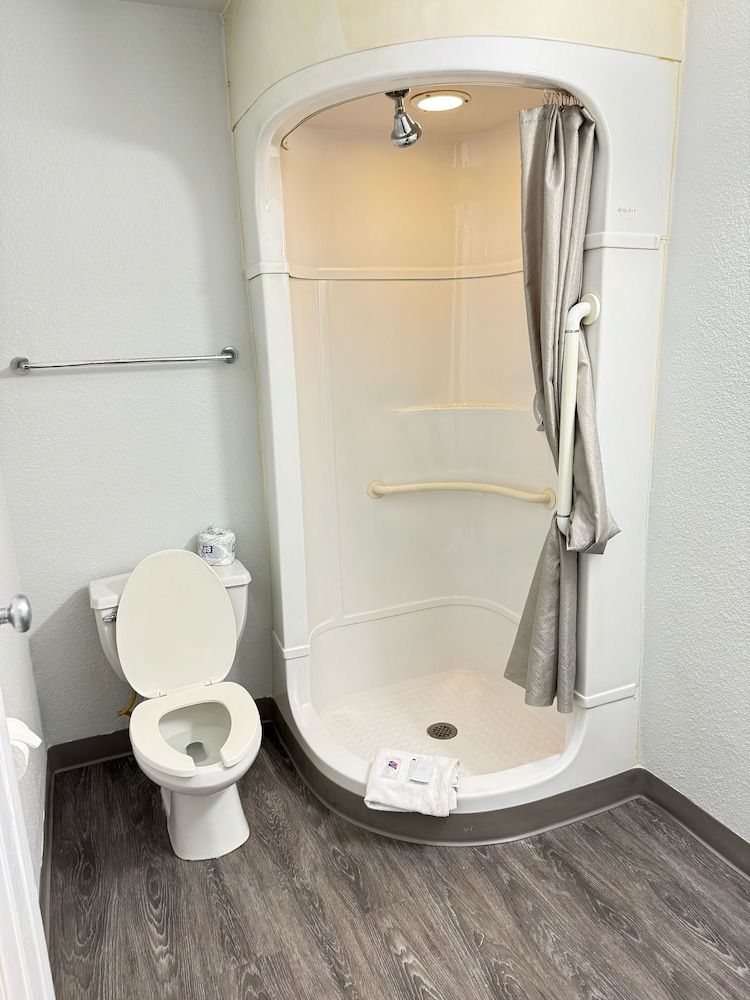 Motel 6 Casper Standard Room, 2 Double Beds, Non Smoking, Refrigerator & Microwave 7