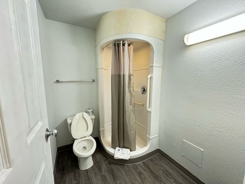 Motel 6 Casper Standard Room, 2 Double Beds, Non Smoking, Refrigerator & Microwave 5