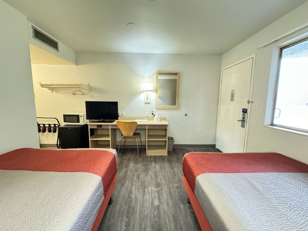 Motel 6 Casper Standard Room, 2 Double Beds, Non Smoking, Refrigerator & Microwave 8