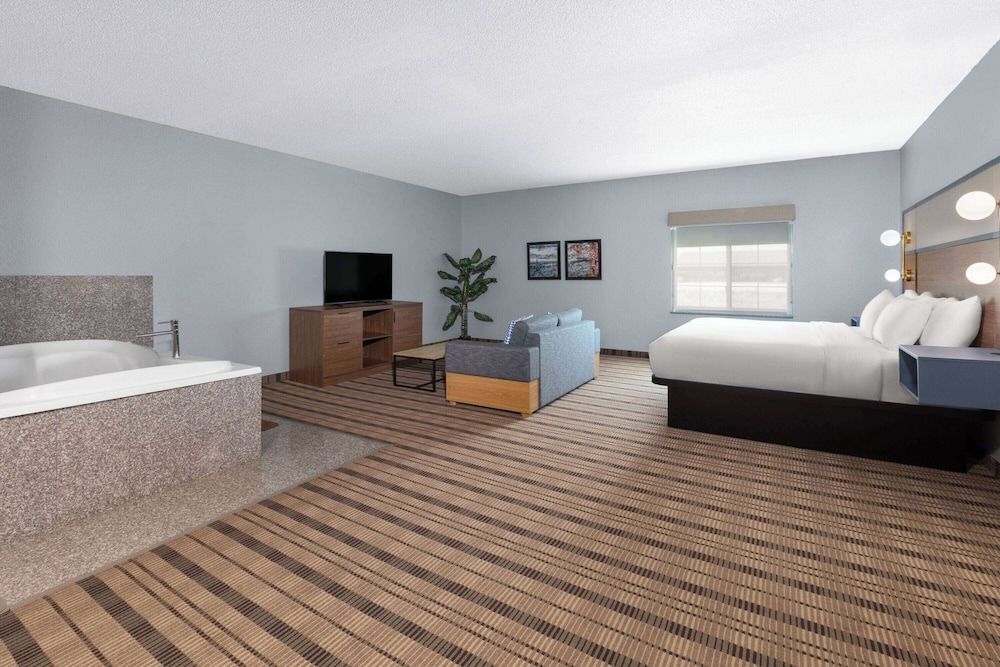 Suite, 1 King Bed, Non Smoking