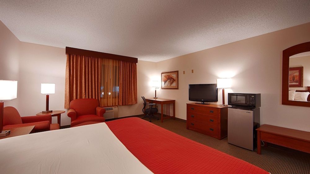 Standard Room, 1 King Bed, Non Smoking, Refrigerator