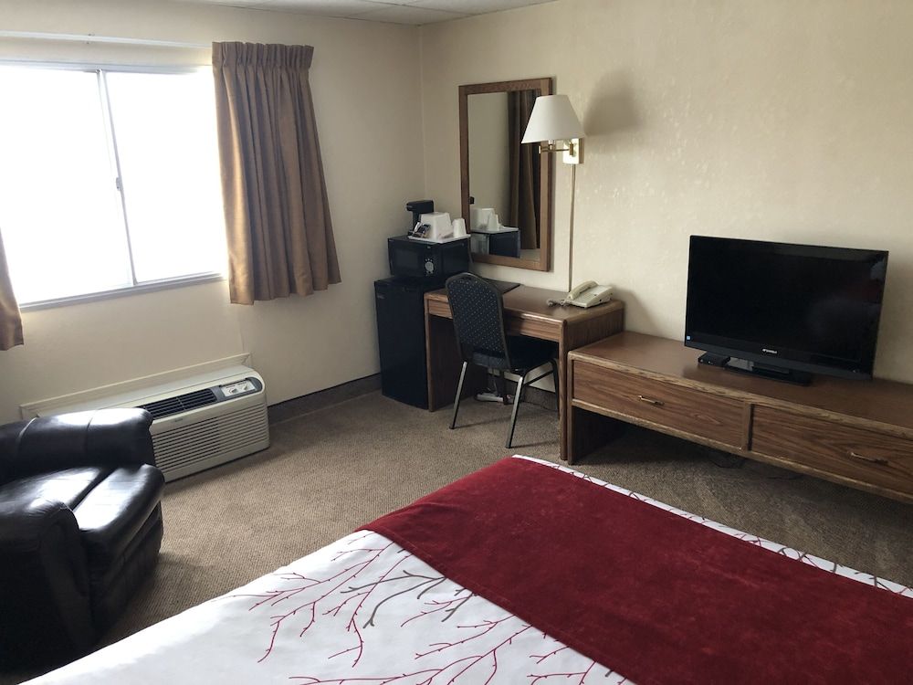 Northern Lights Inn Rugby Standard Room, 1 Queen Bed, Non Smoking 5