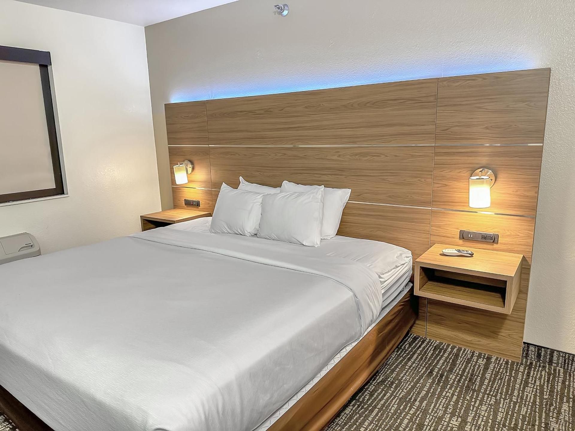 Deluxe Suite with Spa Bath