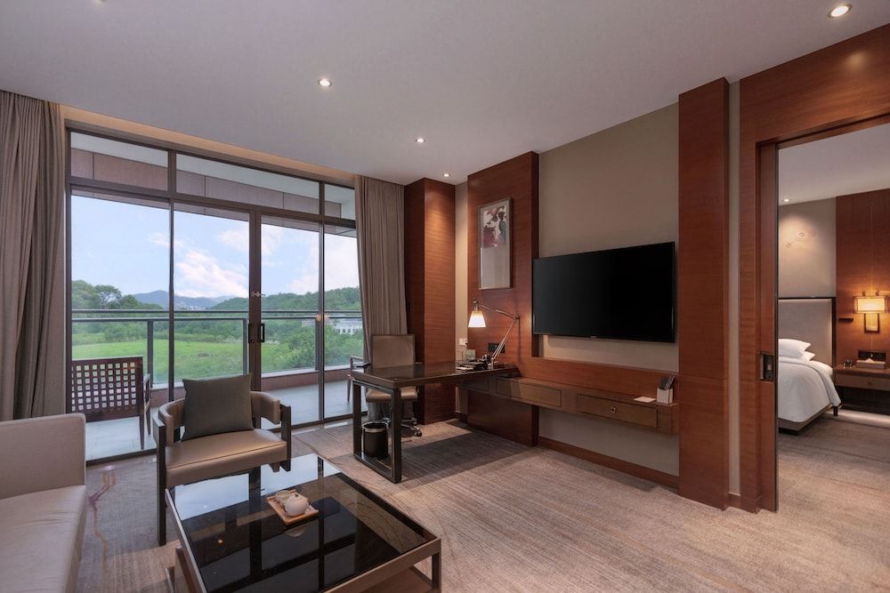 undefined DoubleTree by Hilton Guangzhou Science City-Free Shuttle Bus Service During Canton Fair Period 4