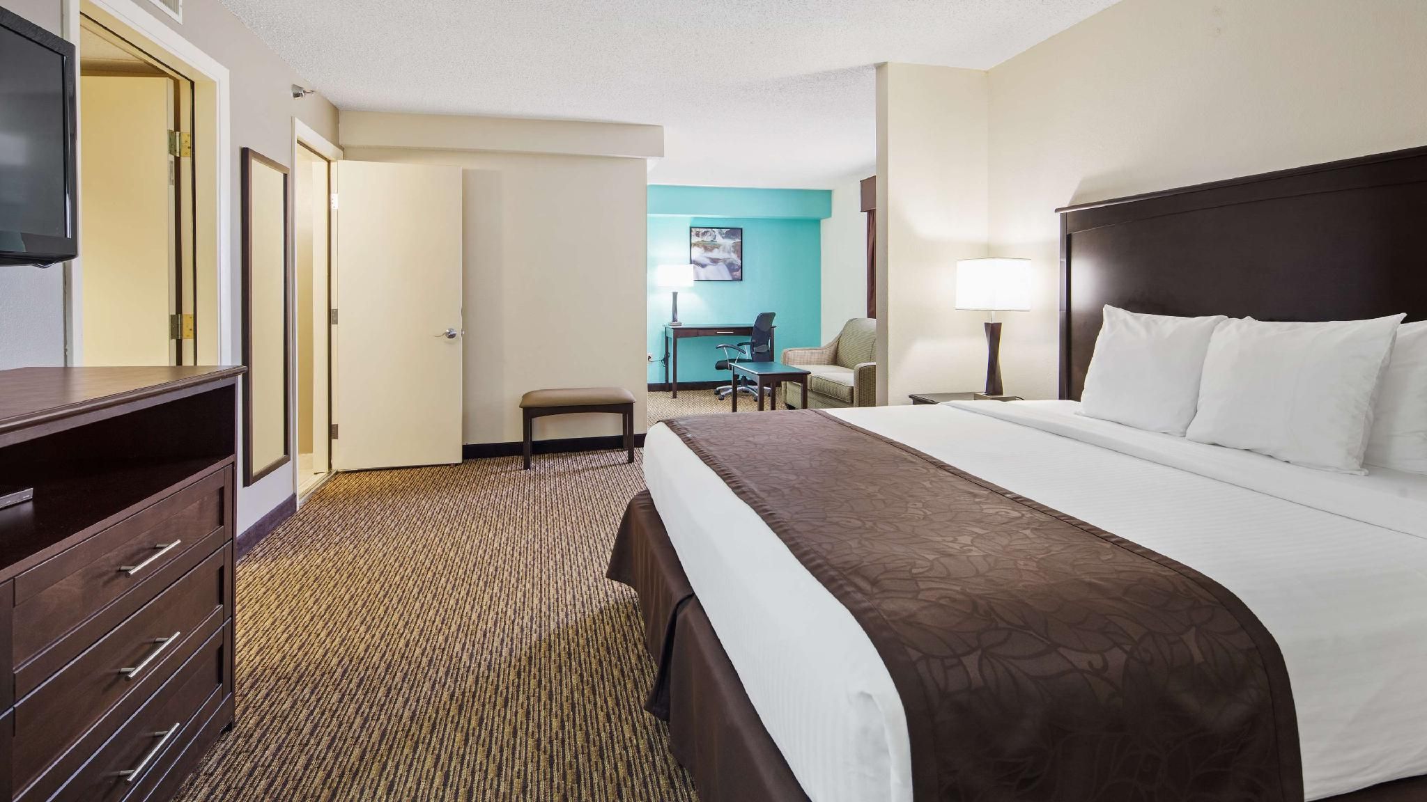 Suite-1 King 1 Queen, Non-smoking, Sofabed For One Person, Microwave And Refrigerator, Wi-fi, Full B
