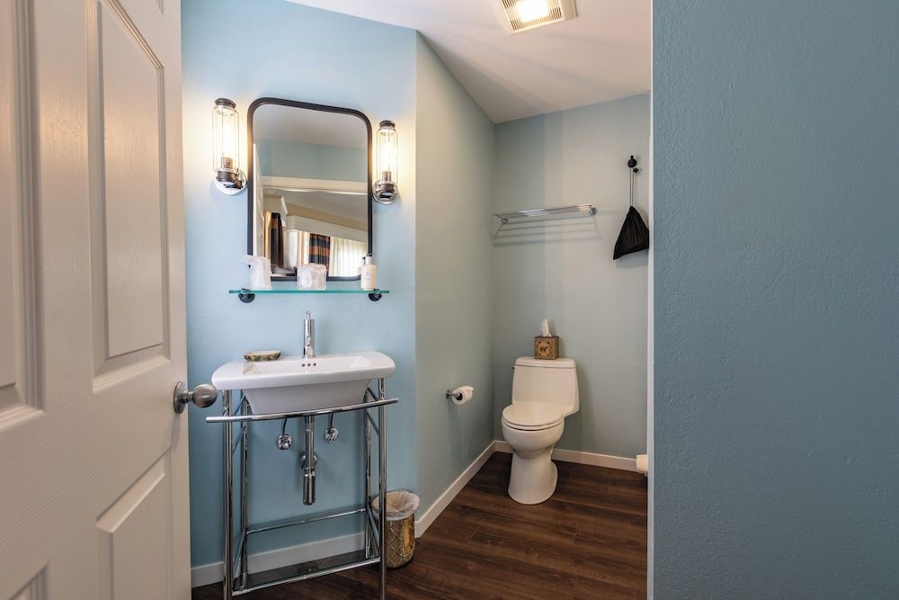 The Wolfeboro Inn Premier Studio Suite 10