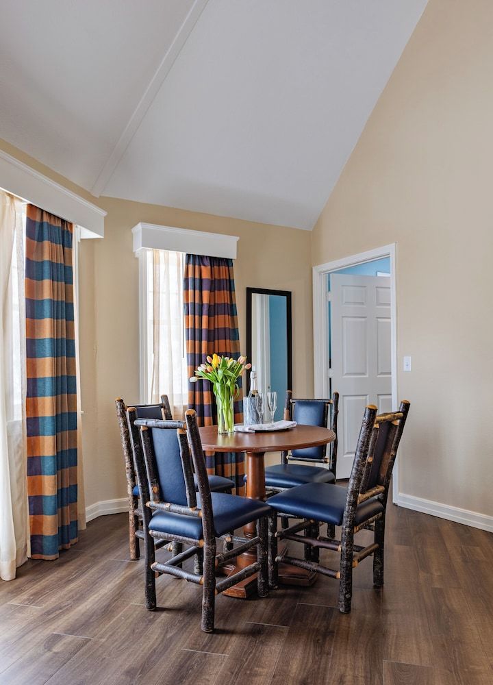 The Wolfeboro Inn Premier Studio Suite 19