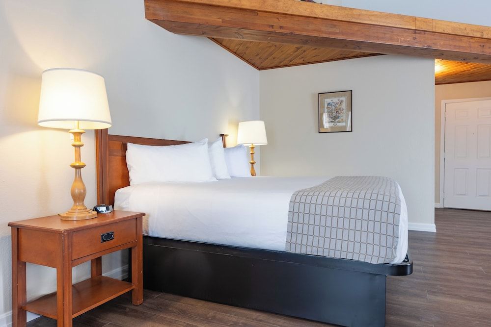 The Wolfeboro Inn Premier Studio Suite 6