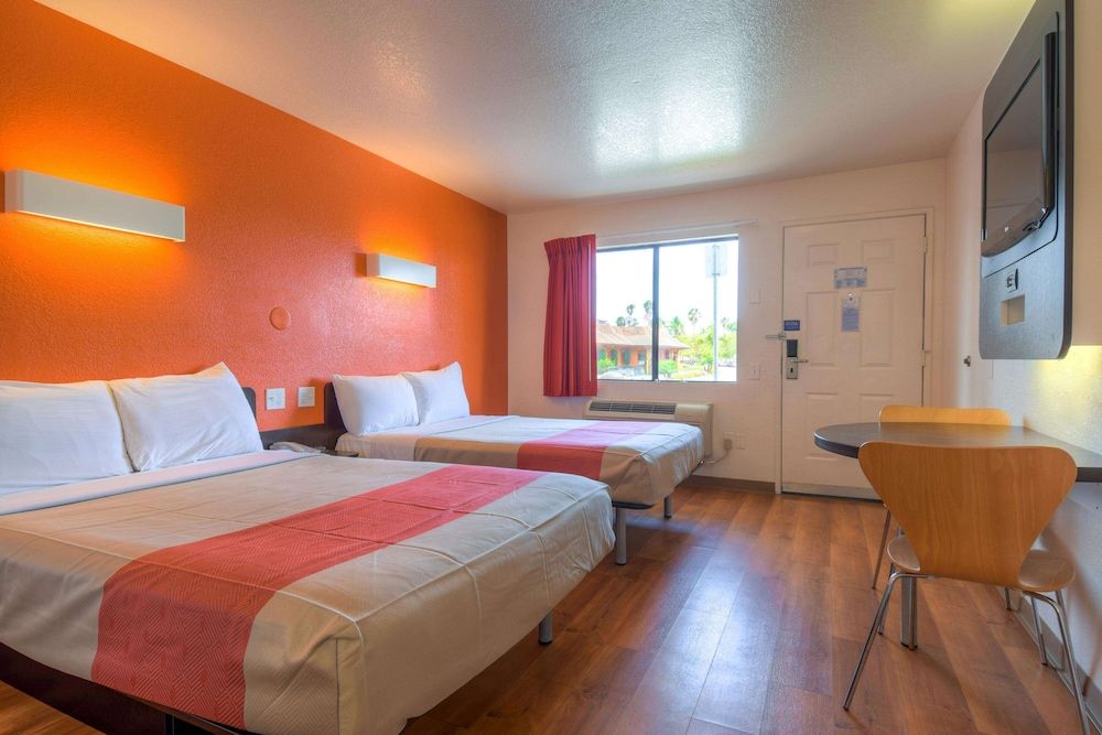 Motel 6 Chula Vista, CA - San Diego Standard Room, 2 Double Beds, Non Smoking 5