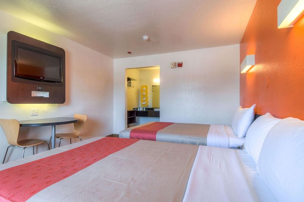 Motel 6 Chula Vista, CA - San Diego Standard Room, 2 Double Beds, Non Smoking 2