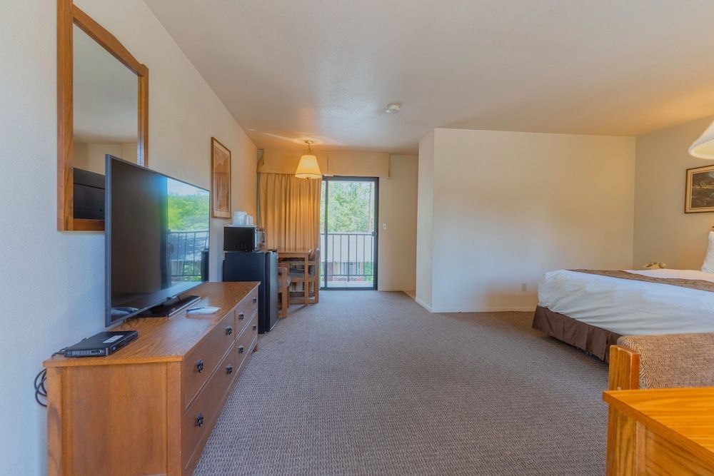 Mariposa Lodge Standard Room, 1 King Bed 2