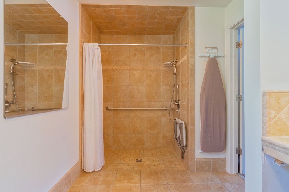 Mariposa Lodge Standard Room, 1 King Bed 15