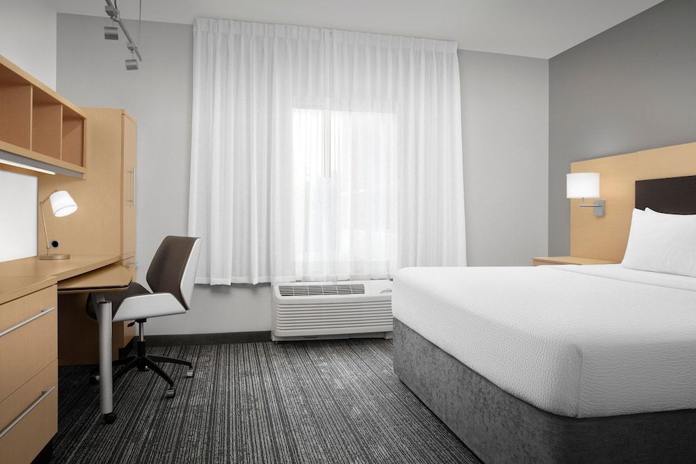 Studio, 1 King Bed (Mobility/Hearing Accessible, Tub)
