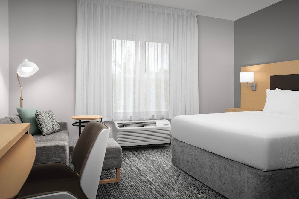 Studio, 1 King Bed (Mobility/Hearing Accessible, Tub)