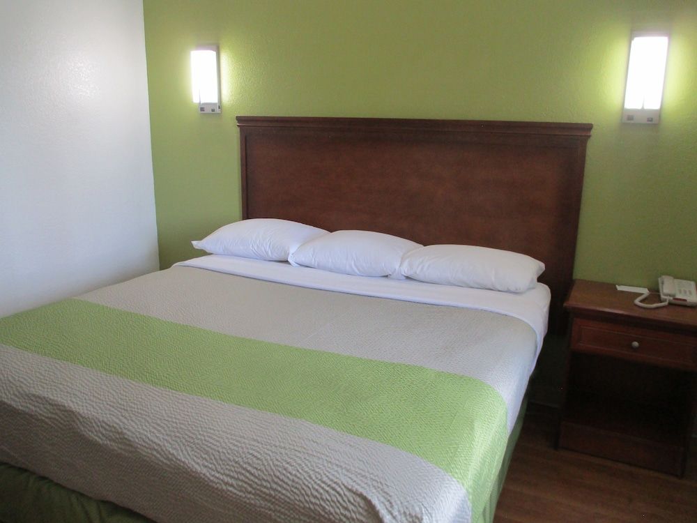 Standard Room, 1 King Bed, Smoking, Refrigerator & Microwave
