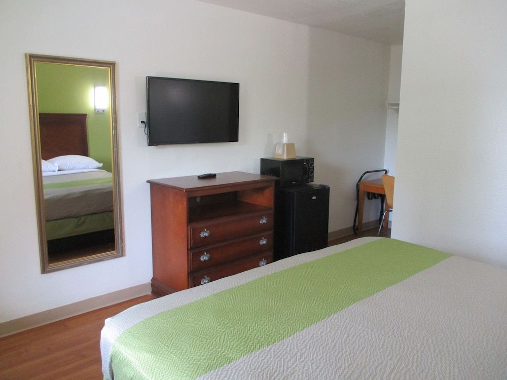 Standard Room, 1 King Bed, Accessible, Smoking