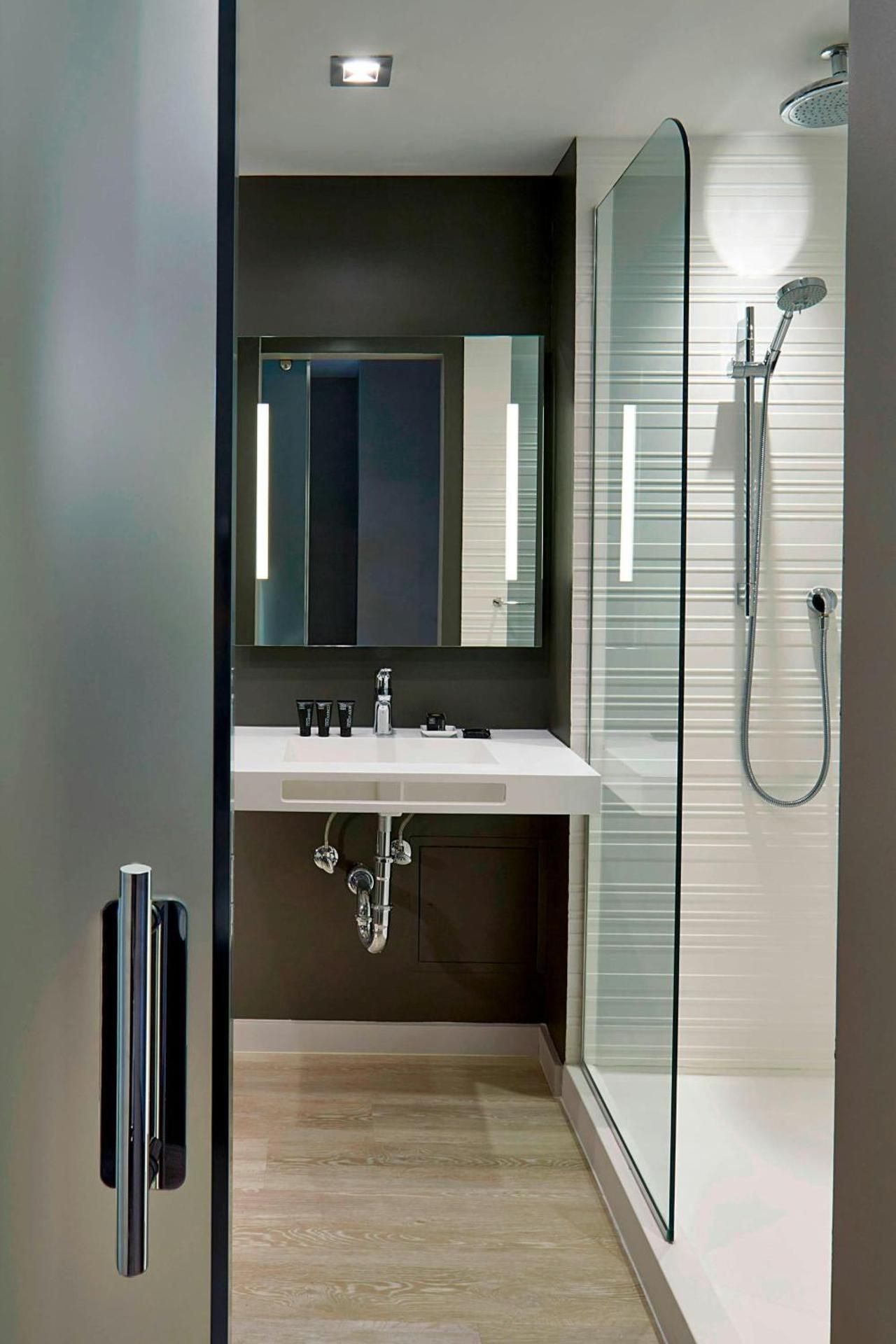 Queen Room - Hearing Accessible