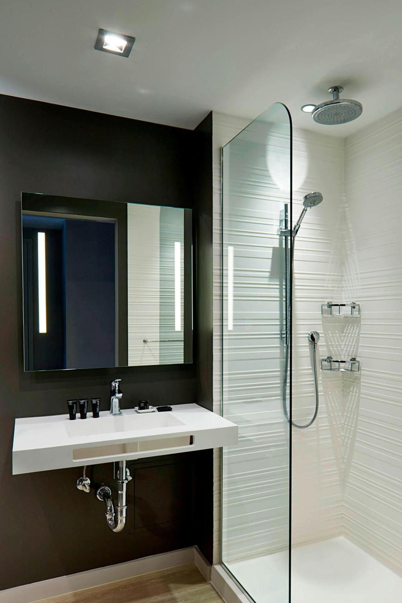 King Room with Balcony - Hearing Accessible