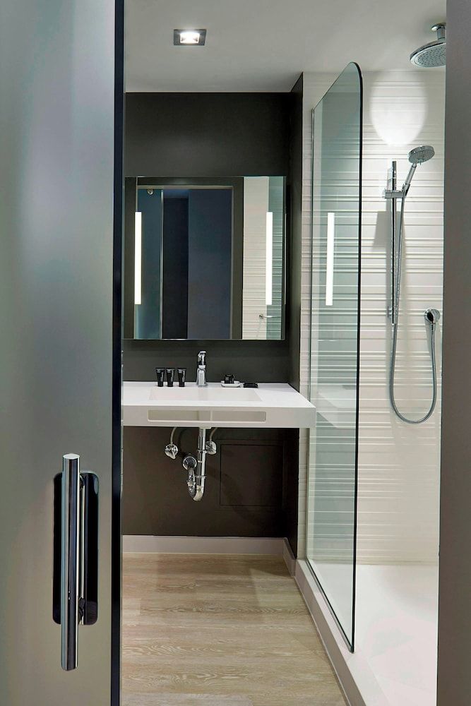 AC Hotel by Marriott Miami Beach Room, 2 Queen Beds 3