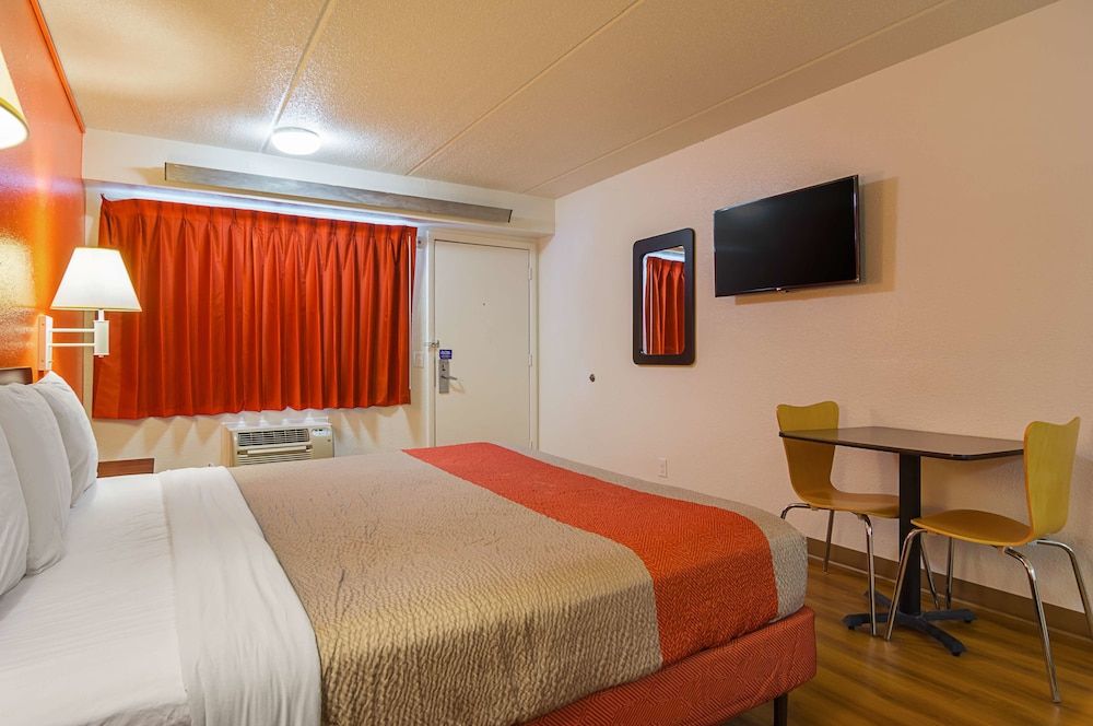 Motel 6 Tucker, GA - Atlanta Northeast Standard Room, 1 Double Bed, Accessible, Non Smoking 6