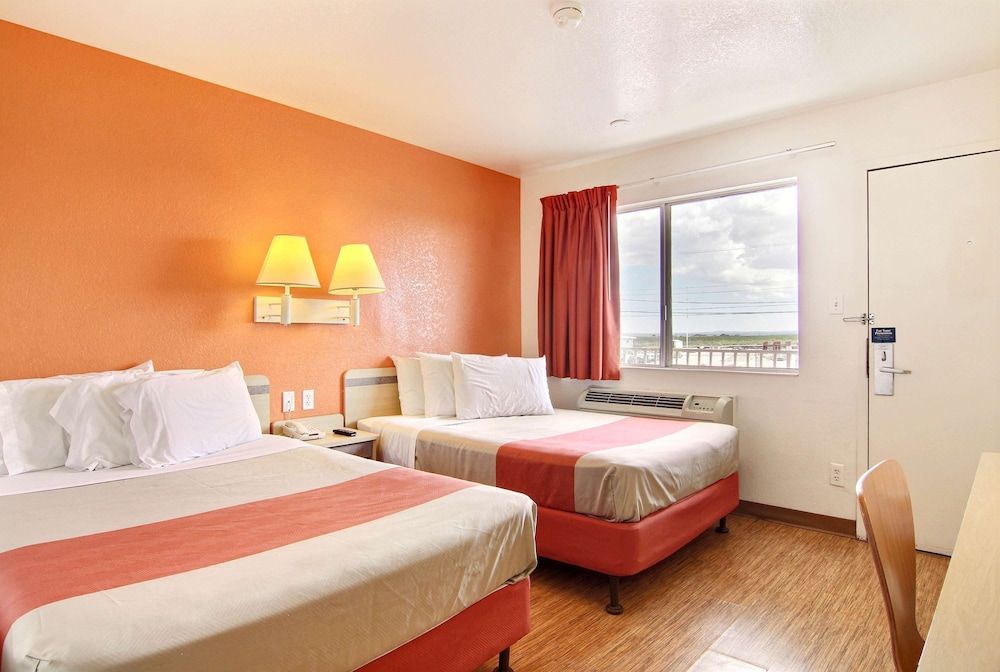 Motel 6 Fort Stockton, TX Standard Room, 2 Double Beds, Non Smoking 3
