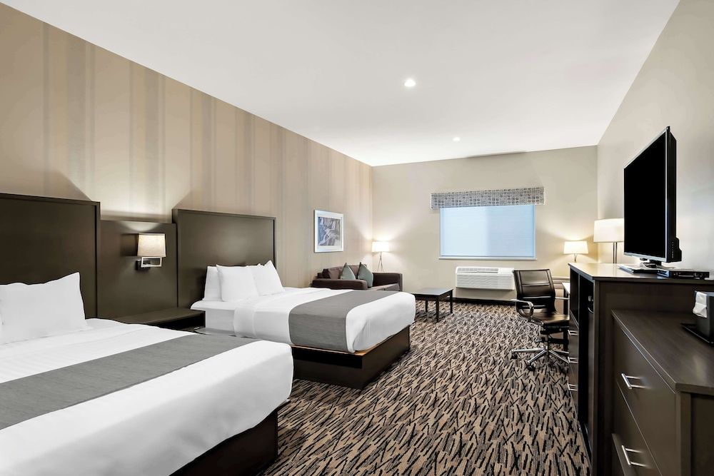 Best Western Sawtooth Inn & Suites Standard Room, 2 Queen Beds, Non Smoking, Refrigerator & Microwave (Walk-in Shower)