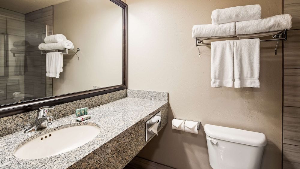 Best Western Sawtooth Inn & Suites Standard Room, 1 King Bed, Non Smoking, Refrigerator 5