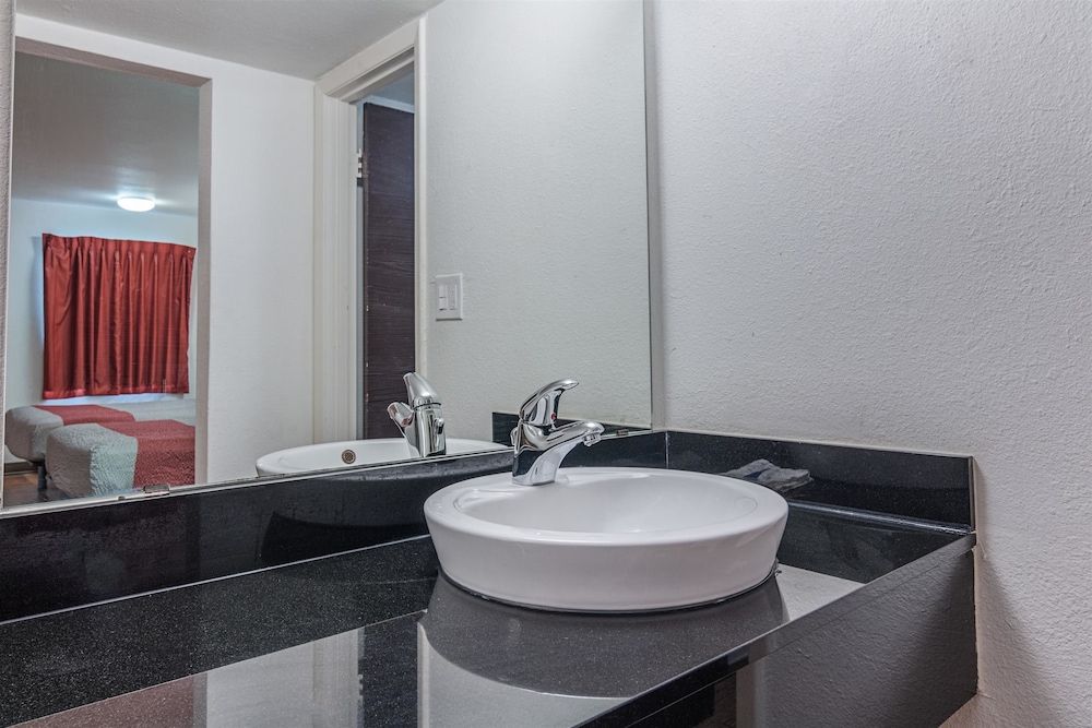 Motel 6 Texarkana, AR Standard Room, 2 Double Beds, Non Smoking 8