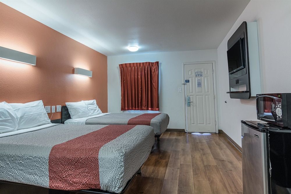 Motel 6 Texarkana, AR Standard Room, 2 Double Beds, Non Smoking 4