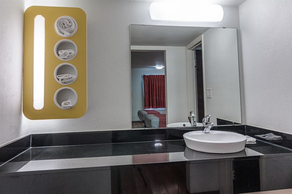 Motel 6 Texarkana, AR Standard Room, 2 Double Beds, Non Smoking 7