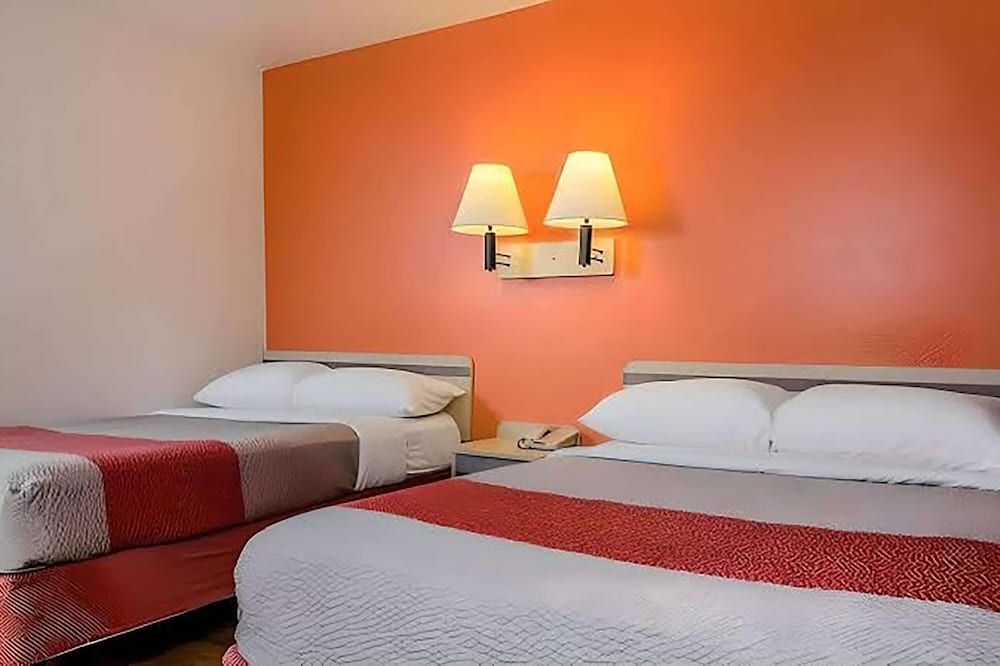 Super 8 by Wyndham Turlock