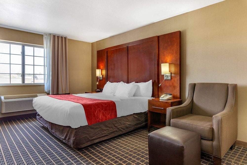 Suite, 1 King Bed, Accessible, Non Smoking