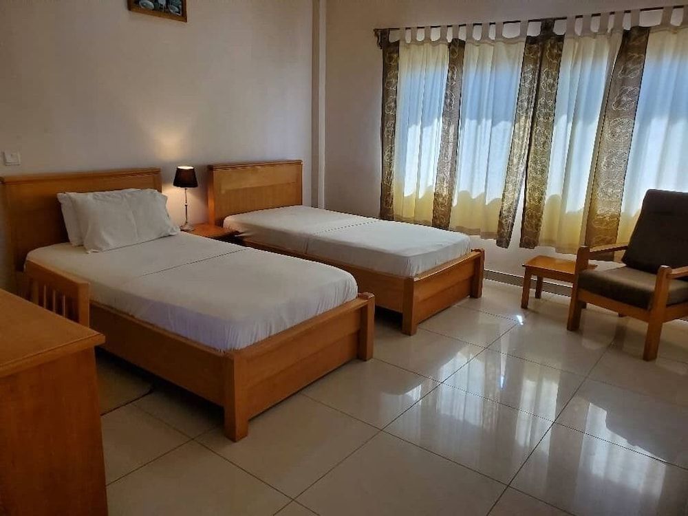 Elmina Bay Resort Deluxe Twin Room 3