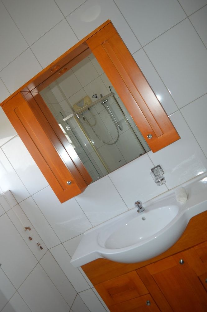 Elmina Bay Resort Deluxe Twin Room 9