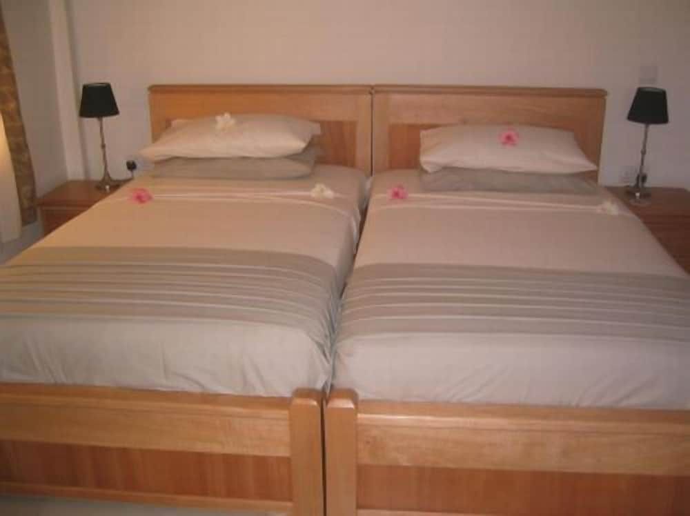 Elmina Bay Resort Deluxe Twin Room 5