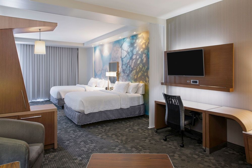 Suite, Multiple Beds, Non Smoking (Mobility/Hearing Accessible, Tub)