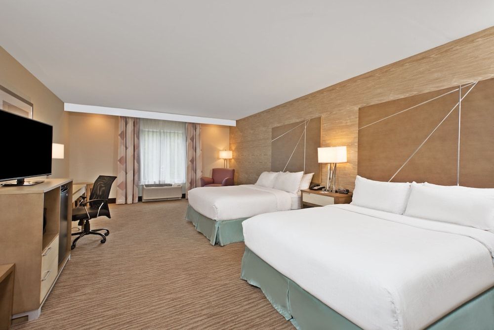 Standard Room, 2 Queen Beds, Accessible (Accessible Tub)