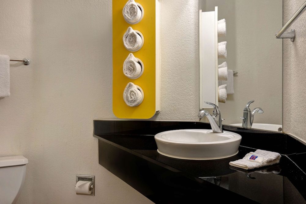 Motel 6 Gilroy, CA Standard Room, 1 King Bed, Non Smoking 5