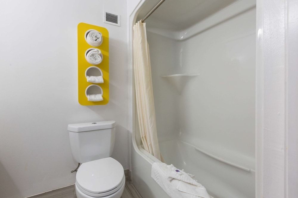 Motel 6 Suwanee, GA - Gwinnett Center Standard Room, 2 Queen Beds, Non Smoking 7