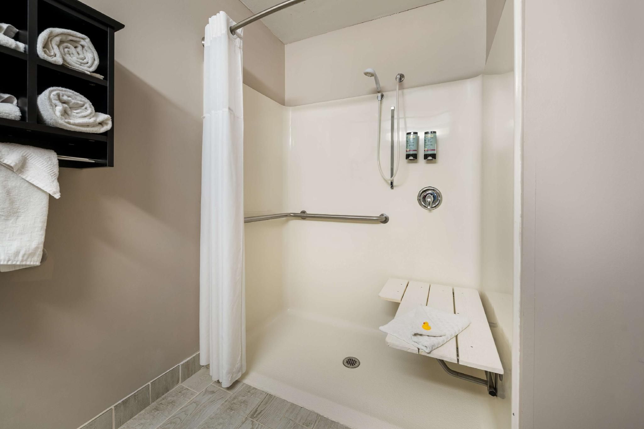 Best Western Park Oasis Inn Accessibility - 2 Queens, Roll-in Shower, Nonsmoking 3