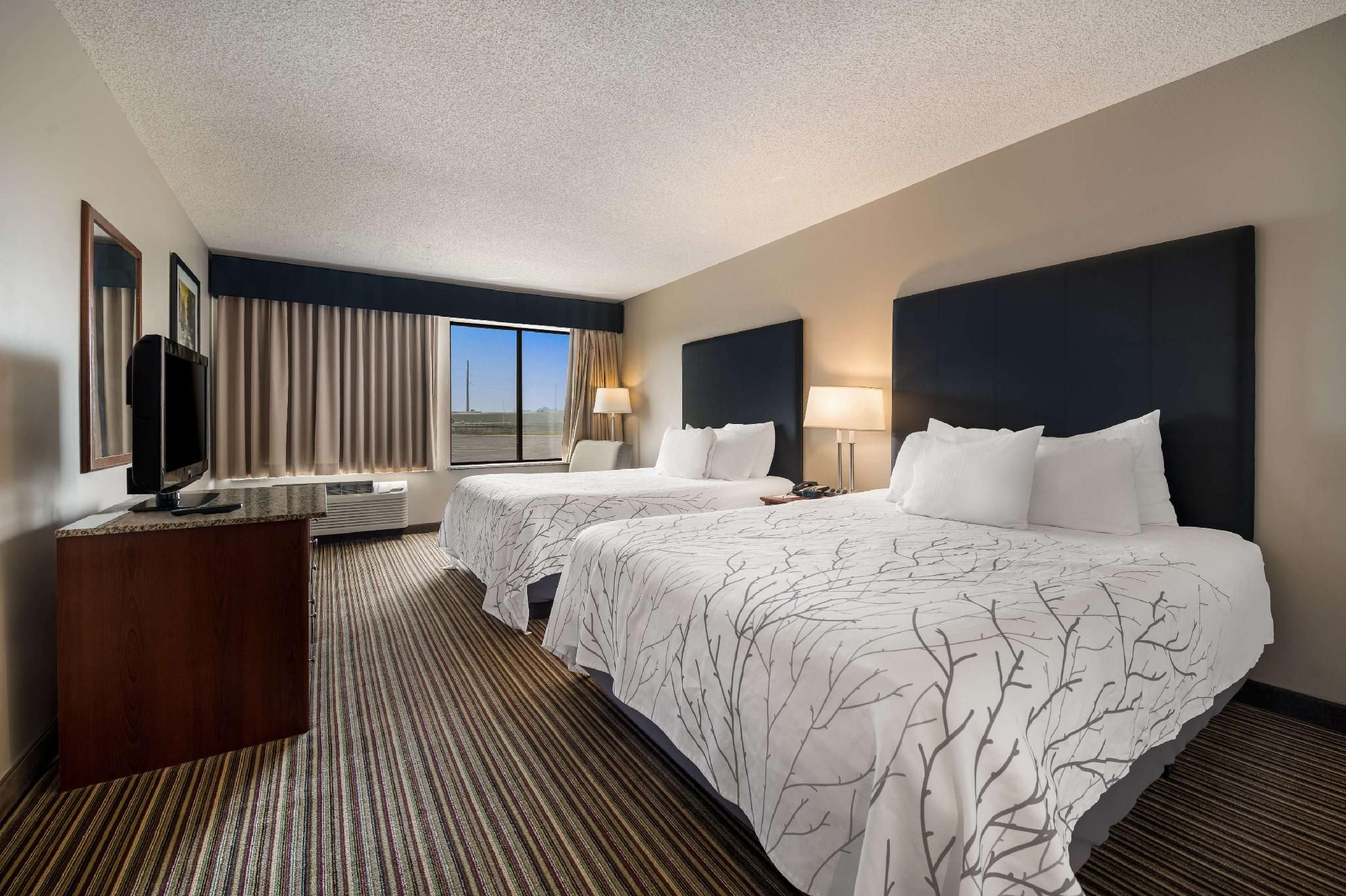 Suite-2 Queen Beds, Non-Smoking, Sofabed, 2 Flat Screen Tvs, Kitchenette, Sitting Area, Wi-Fi, Full