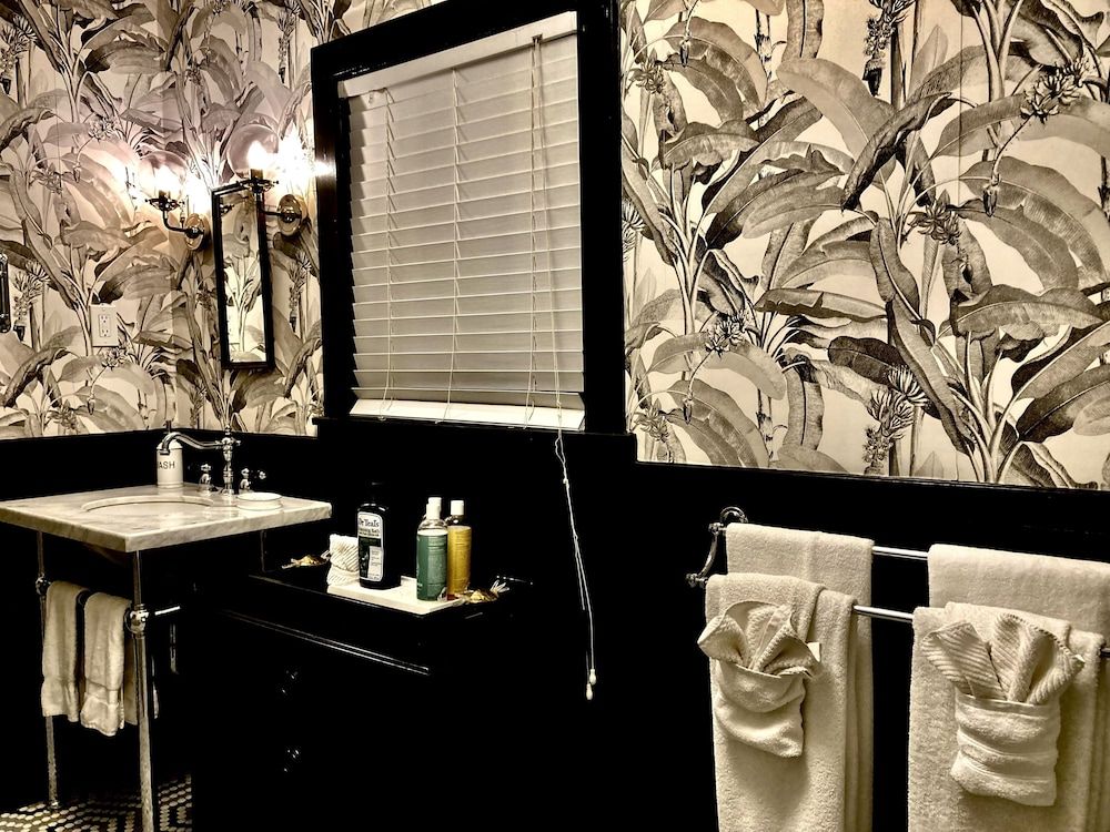 Coppersmith Inn B&B Luxury Suite, 1 King Bed, Garden View (Clara's Cottage) 5