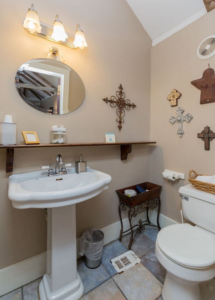 Coppersmith Inn B&B Honeymoon Suite, Jetted Tub (The Carriage House) 5