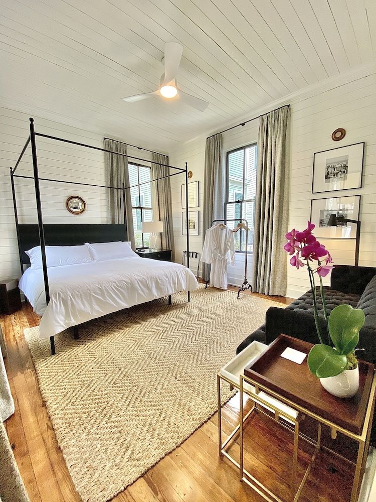 Coppersmith Inn B&B Luxury Suite, 1 King Bed, Garden View (Clara's Cottage)