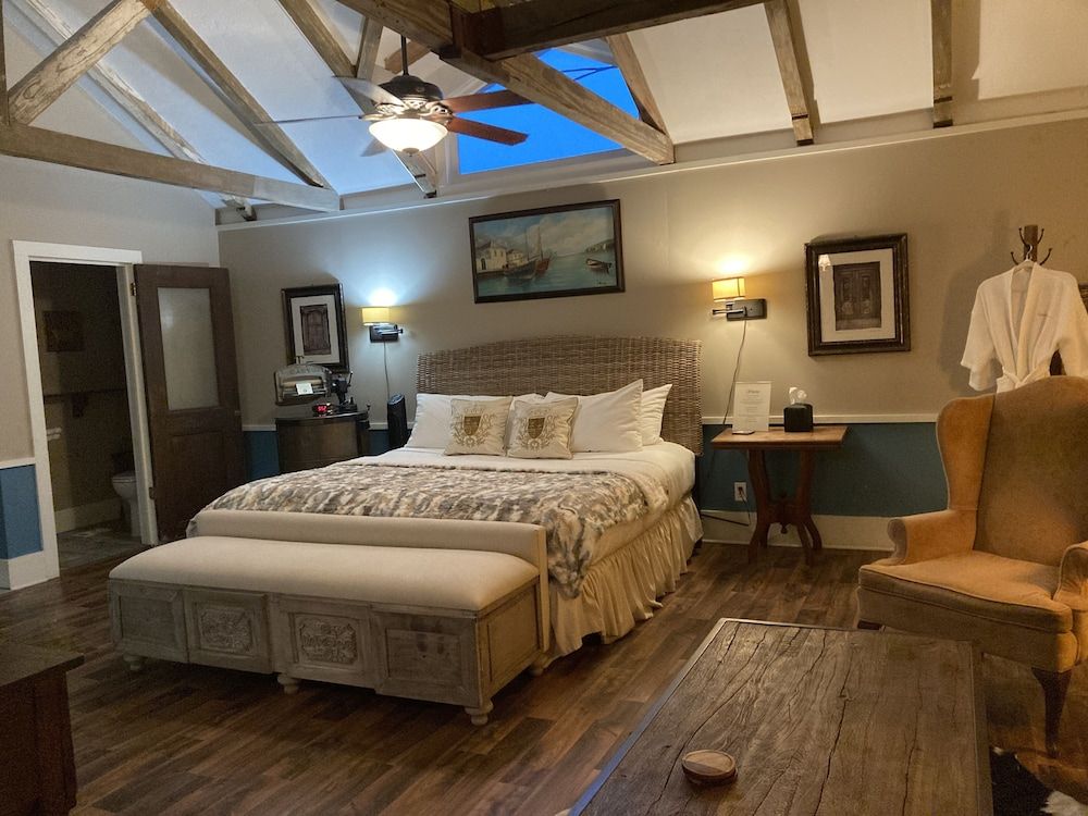 Coppersmith Inn B&B Honeymoon Suite, Jetted Tub (The Carriage House) 2