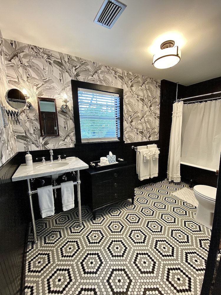 Coppersmith Inn B&B Luxury Suite, 1 King Bed, Garden View (Clara's Cottage) 7