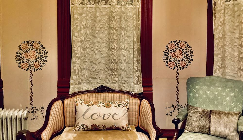 Coppersmith Inn B&B Signature Room, Private Bathroom (Heather's Rose) 6