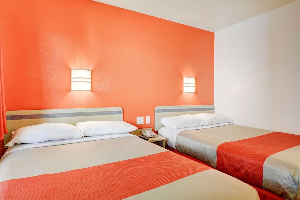 Motel 6 Southington, CT - Hartford Standard Room, 2 Double Beds, Accessible, Non Smoking 3