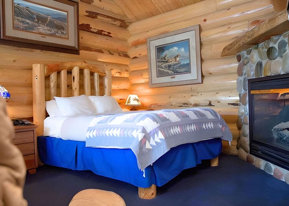 Superior Cabin, Ensuite (Cougar Creek Series)